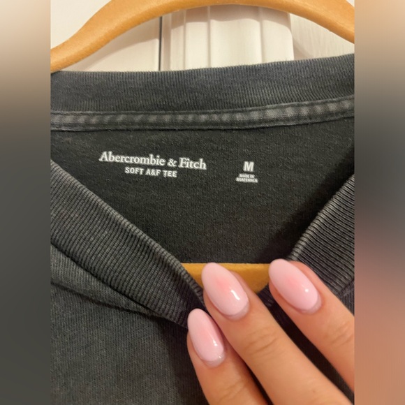 ABERCROMBIE MENS TEE - Picture 2 of 3